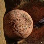 La boule dans un écrin de Granit Rose, Trégastel, HDR (5281-83)